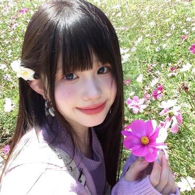 抽象画中的越南少女
